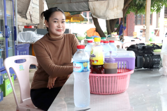 ວັດຖຸດິບທີ່ສົດໃໝ່ ຄືຈຸດດຶງດູດຂອງຮ້ານເຂົ້າປຸ້ນແຈ່ວຂີງ ນາງ ກີ້